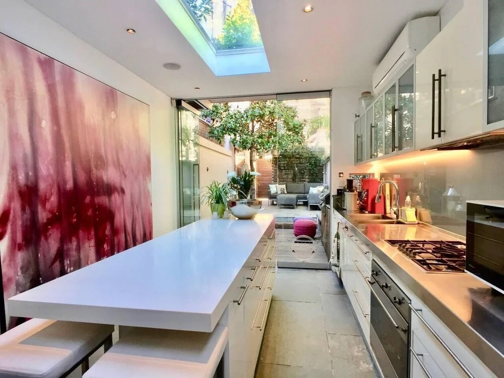 3 Storey Home Close Walk To Fox Studios SCG & City