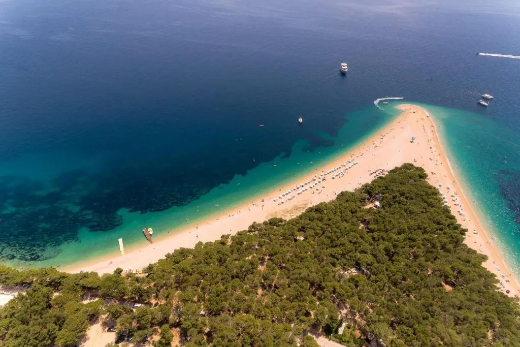 Luxury Villa Zlatni Rat with Pool, Near Zlatni Rat Beach, Bol