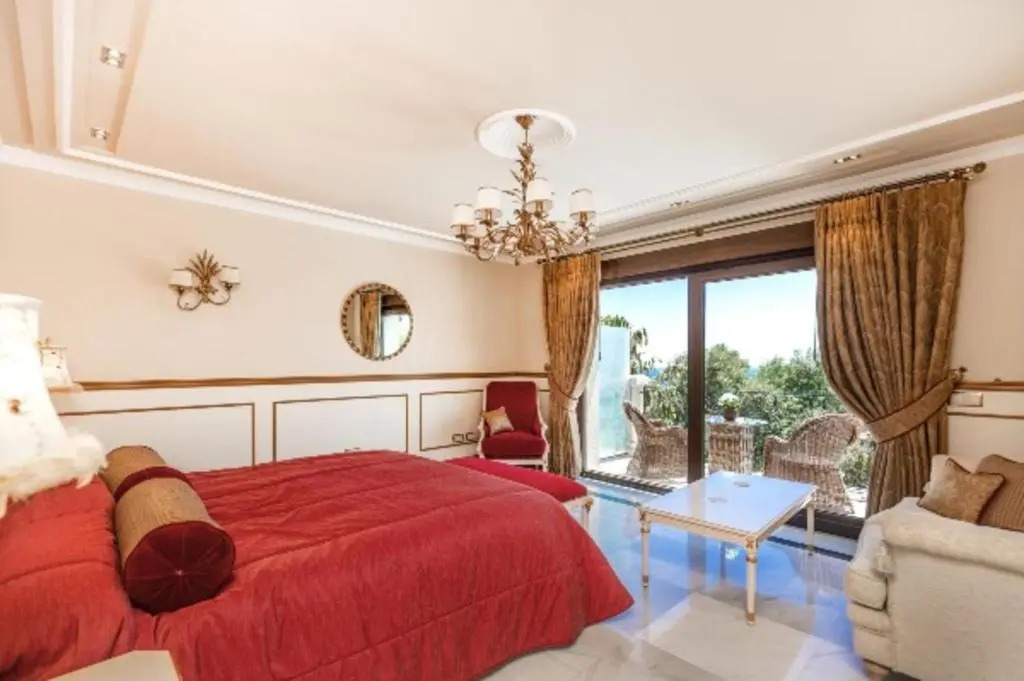 Top Quality Villa Sierra Blanca The Most Disirable Area On The Golden Mile Marbella