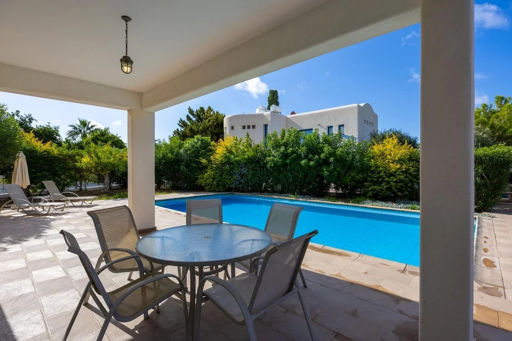 Villa Apollonas