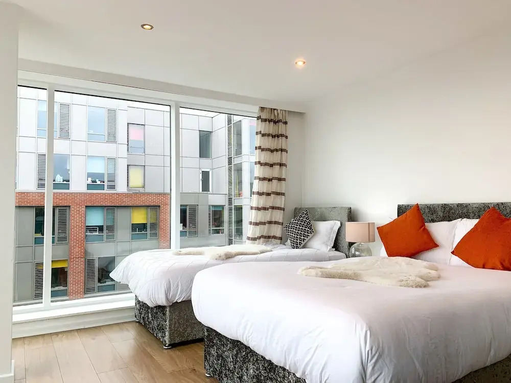 5 Bedroom 3 Bathroom Penthouse Apartment