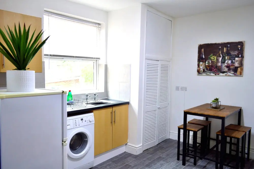Beautiful Two-bed Apartment With Driveway Parking