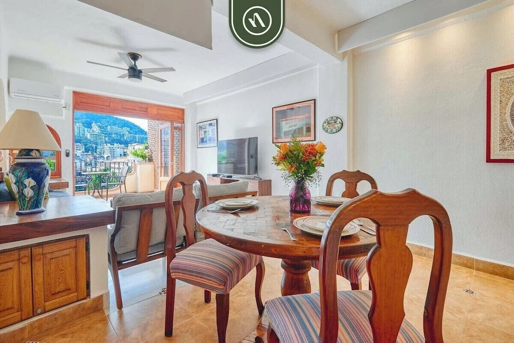 Ocean View 1Br Condo-balcony-beach-pool - 606