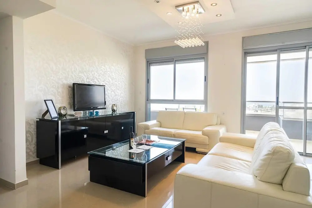 Luxury Marina View - Modern and Luxurious View