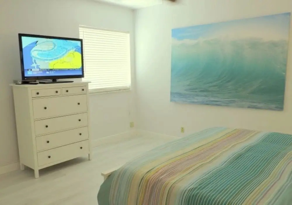 Windwood Beachside 303 on Hollywood Beach 3/2 for 8 Pool