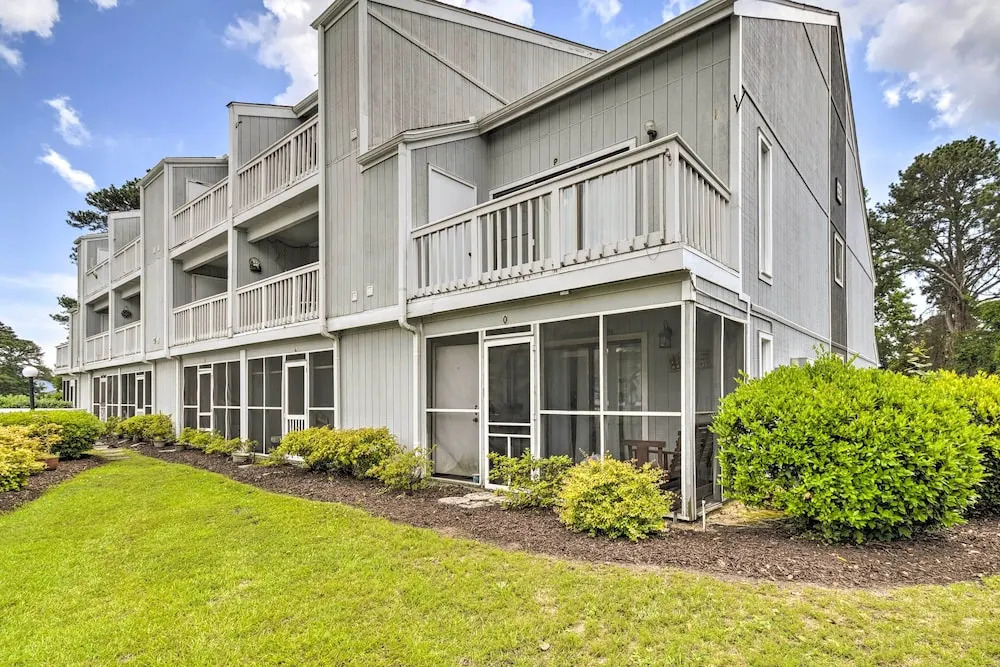 Swim, Golf & Dine: Condo by Cherry Grove Beach!