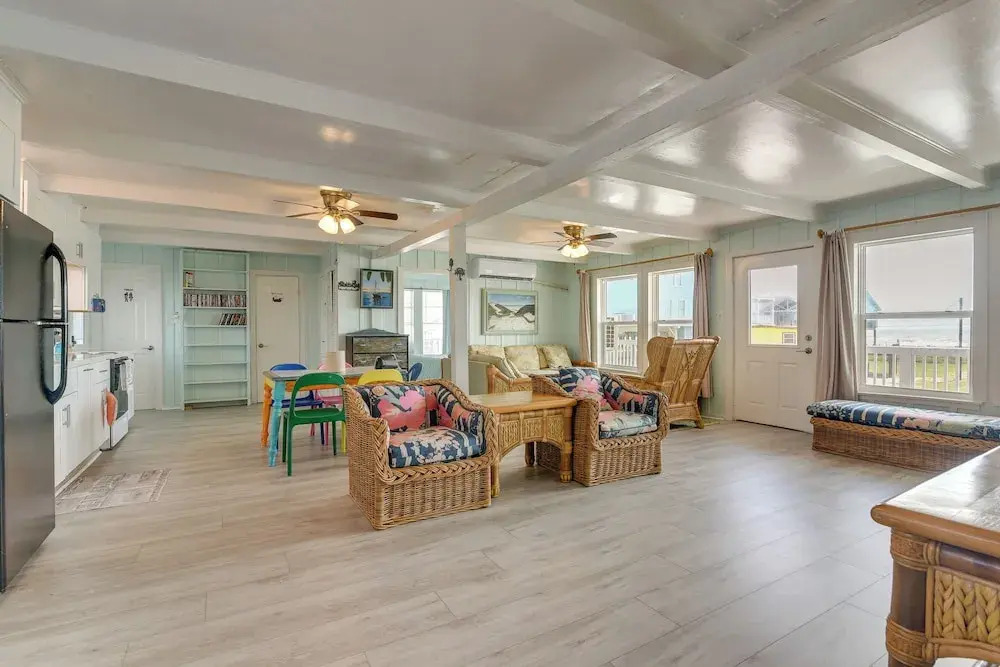 Walk to Shore: Freeport Beach House w/ Grill