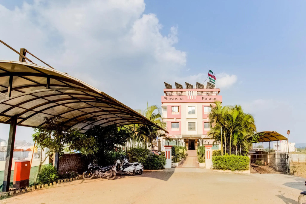 Warunase Palace by OYO Rooms