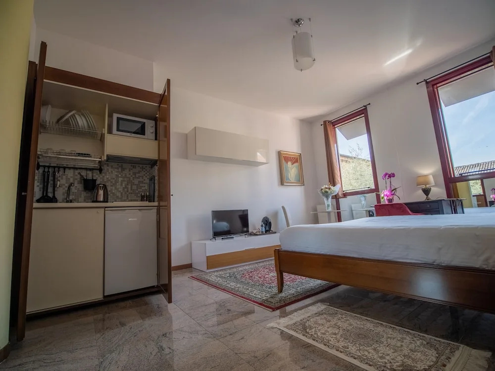 EGO Residence Ferrara & City Center Apartment