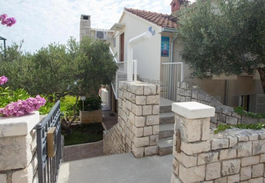 Damir - 80 m From Beach - A2