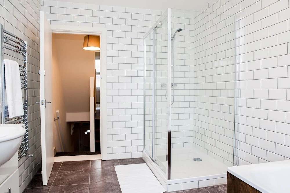 Stunning 4 Bed East London Apartment Sleeps 10