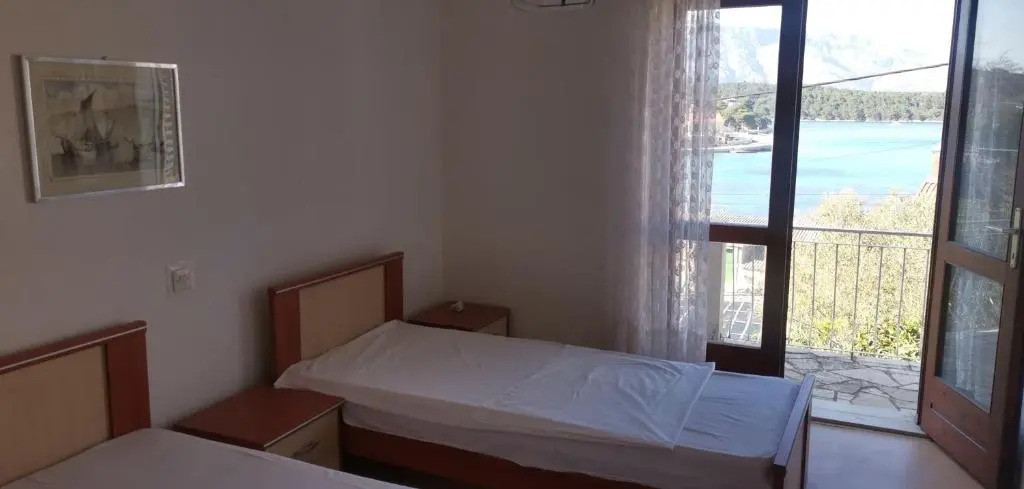 Big House for 14 people in centre of Lumbarda