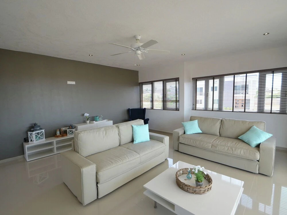 Modern Villa in Jan Thiel with Hot Tub