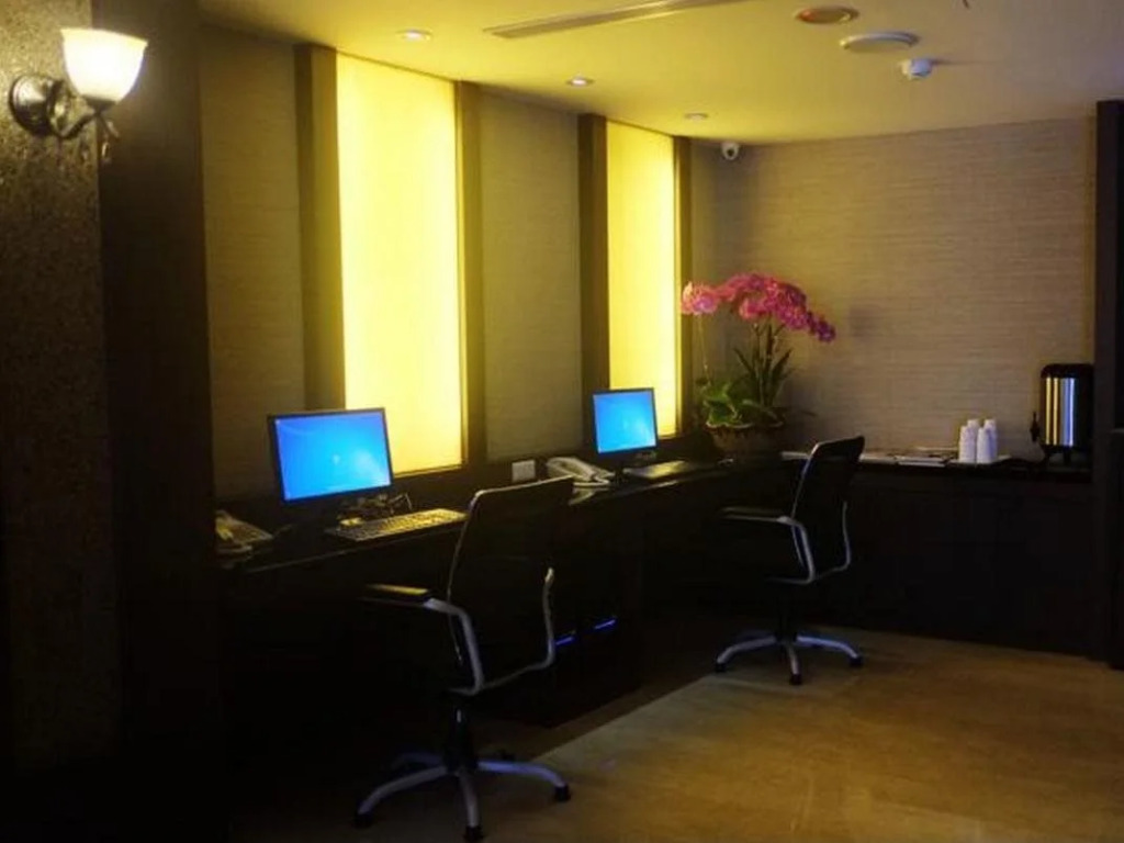 Link World Hotel