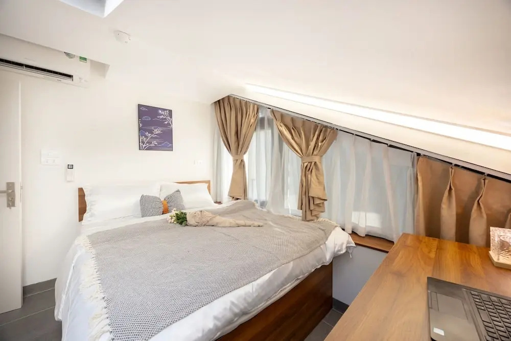 Urchin Apartment