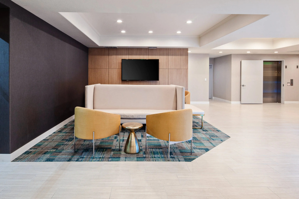 Holiday Inn Express Hollywood Walk of Fame by IHG