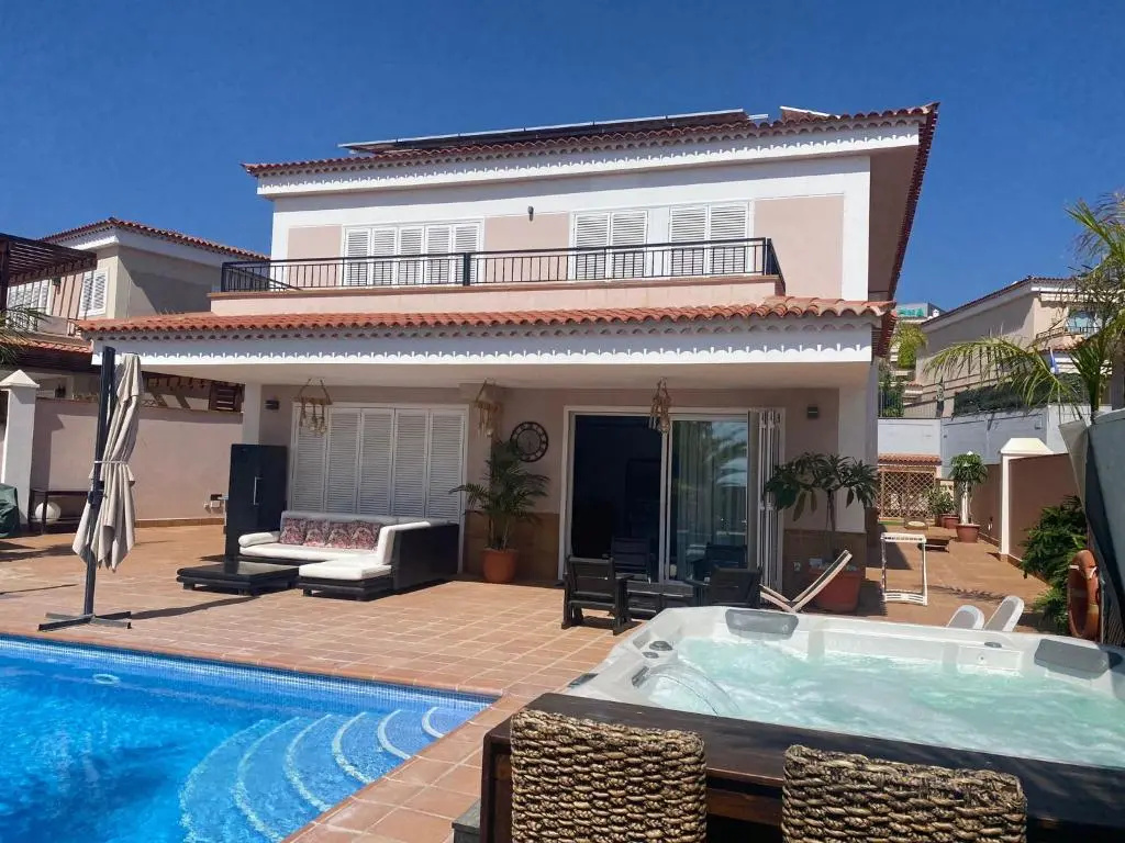 VILLA BLOSSOM in the beautiful area of Puerto Santiago Tenerife with 5 bedrooms for up to 10 guests private swimming pool and many other activities to entertain the family Secure parking for 2 cars and disabled access throughout