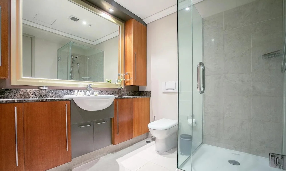 QV Viaduct Charming Apartment with AC WiFi and Parking - 933
