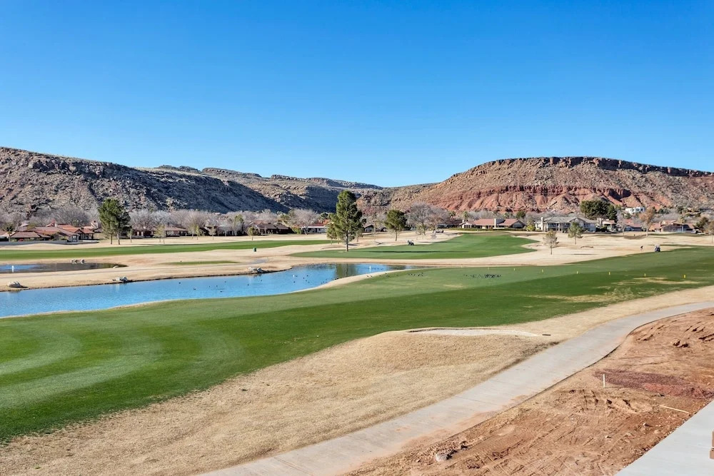 19 At Bloomington Country Club 3 Bedroom Condo by Redawning