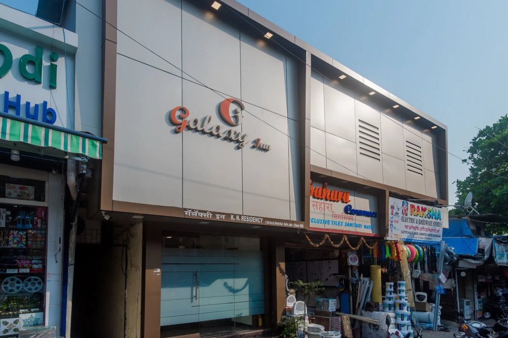 OYO 23259 Hotel Galaxy Inn