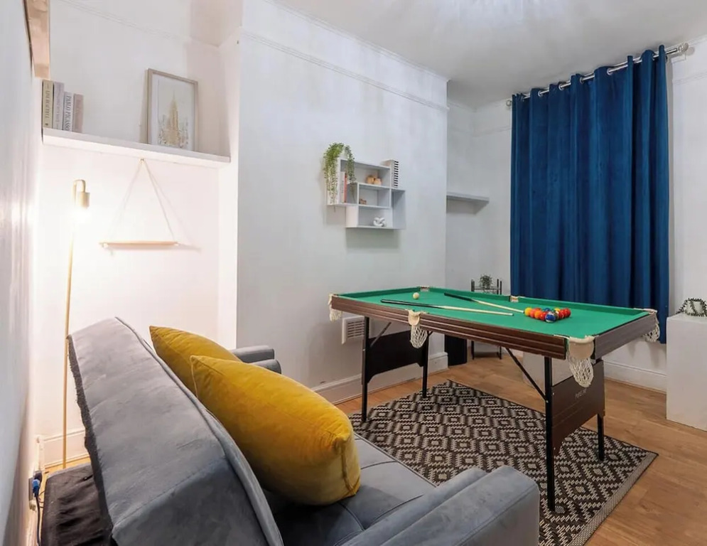 Modern Townhouse-free Parking-game Room-w-ifi
