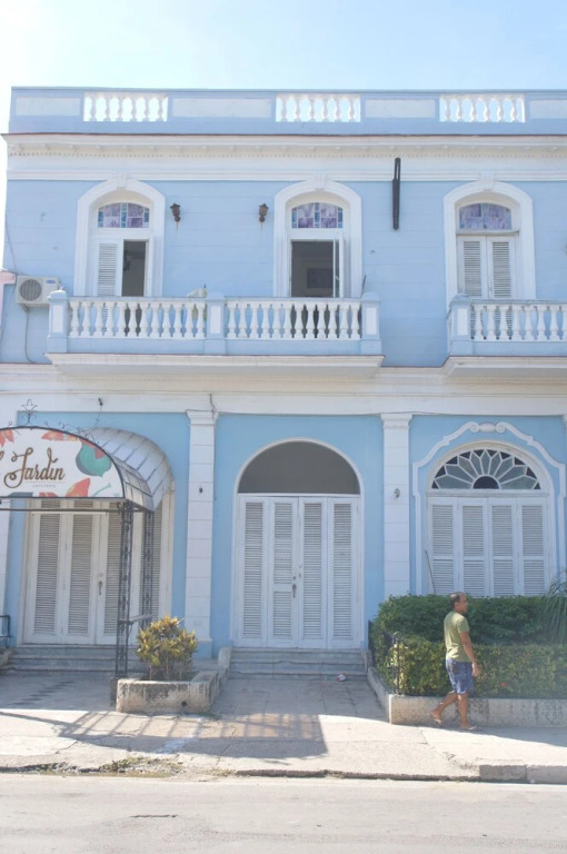 Chez  Gavel
