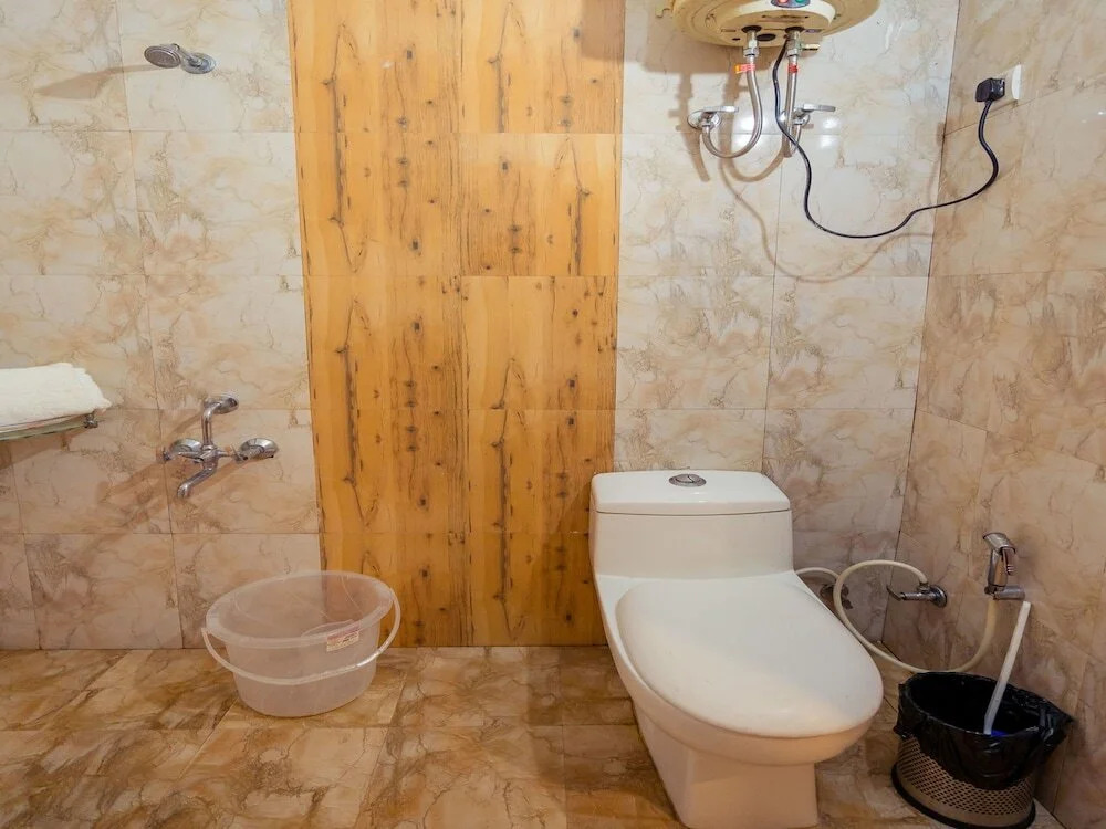 OYO 13160 Home City Heart 3BHK Mall Road