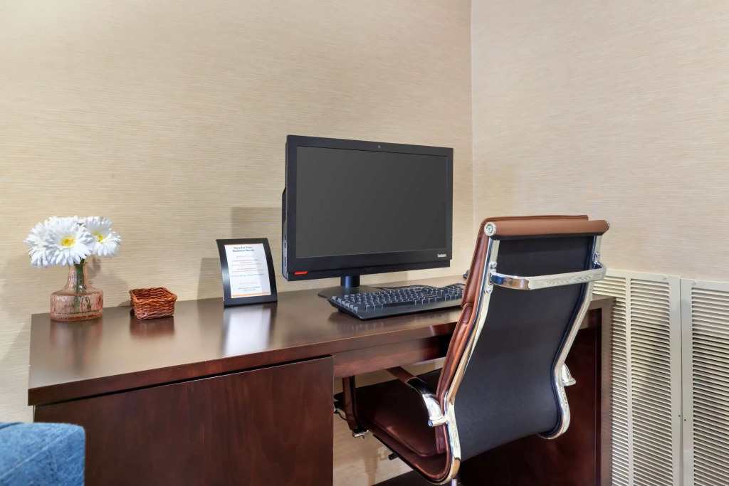 Comfort Suites Hanes Mall