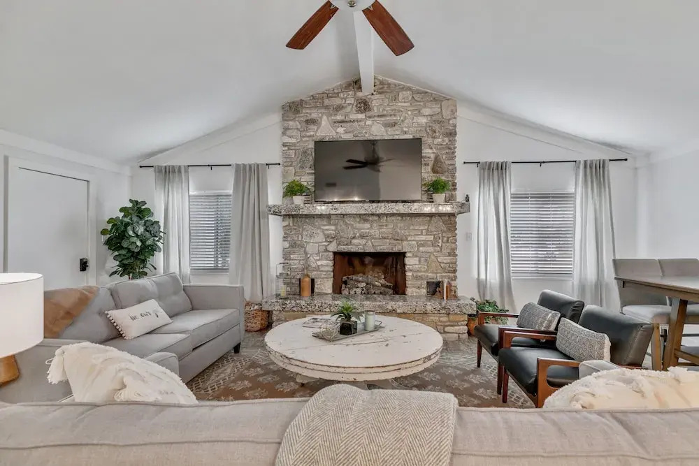 Gorgeous Home Near Wineries w/ Hot Tub & Fire Pit