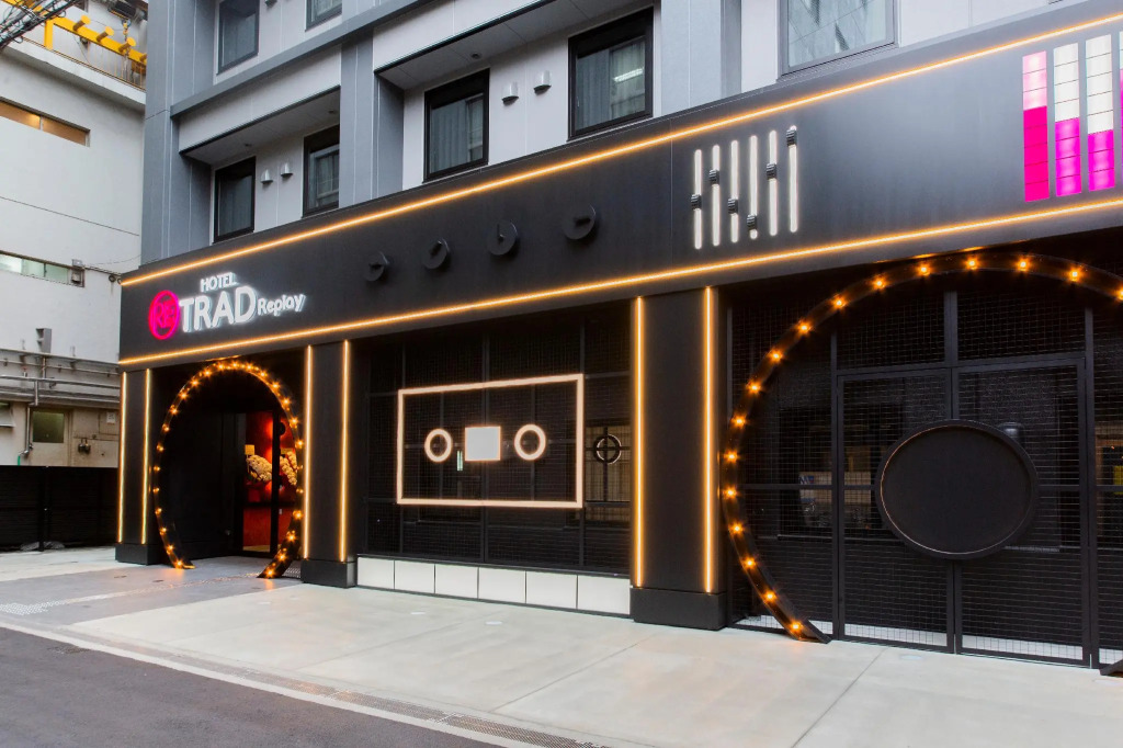 HOTEL TRAD Replay