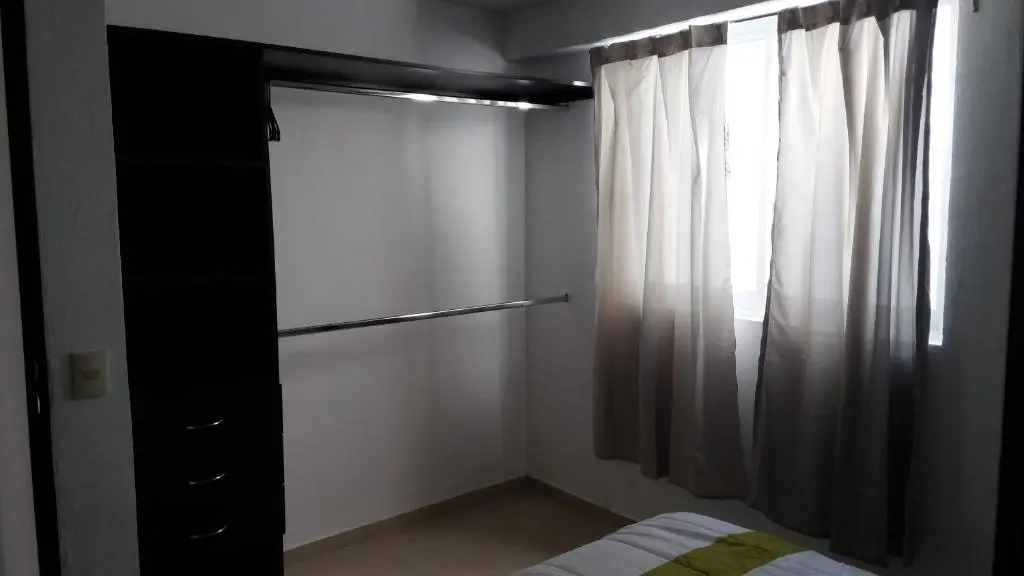 Casa Zona Iteso, Expo, Plaza del Sol, 4 habitaciones 8 huespedes / compartida