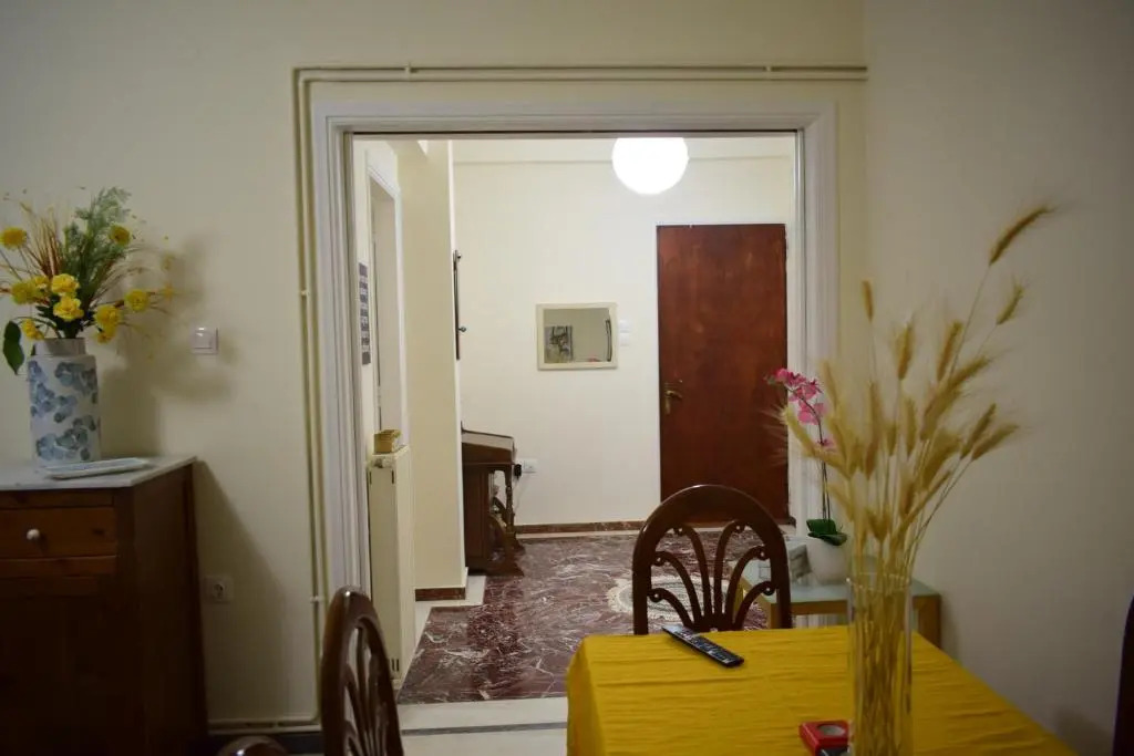 Antonia's 2bedroom with garden and private parking by MK
