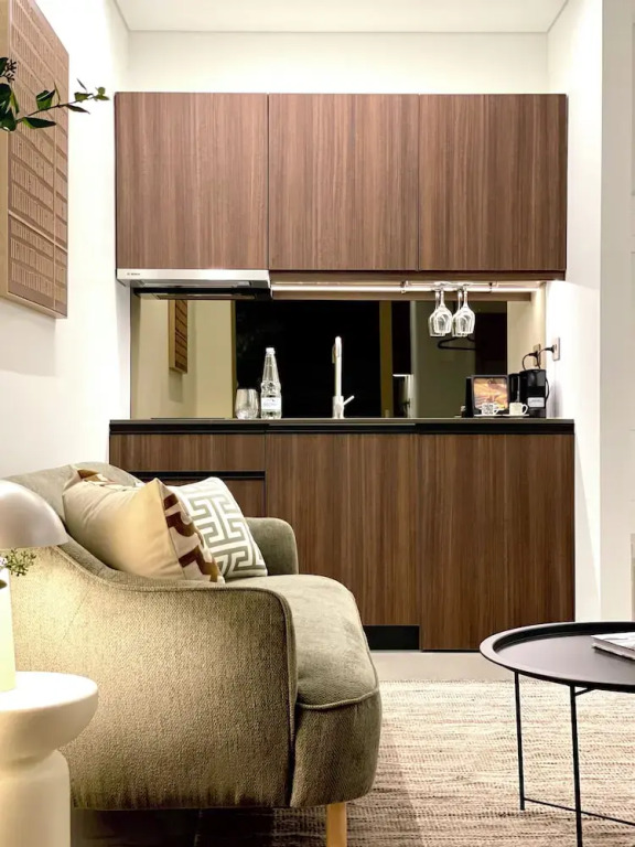THE NIXON Suite and Apartments Hotel