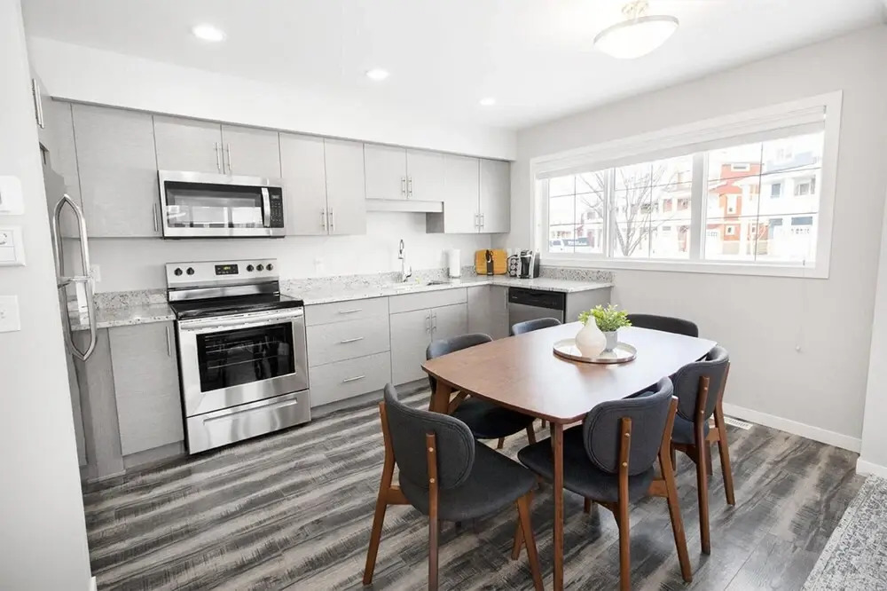Cheerful 4 Bedroom Townhouse With Parking Wifi