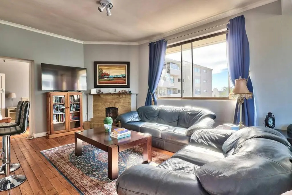 Sunny Apartment in SEA POINT right by PROMENADE