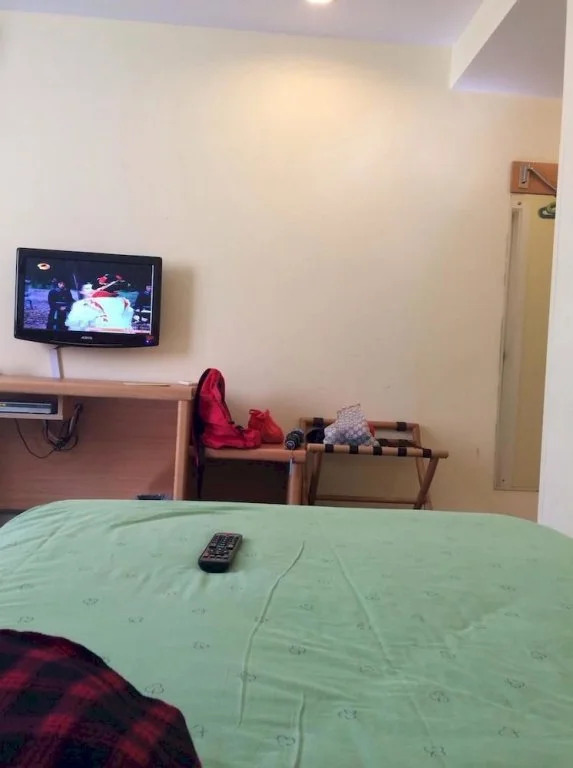 Home Inn (Shenzhen Dongmen Pedestrian Street Shaibu Metro Station)