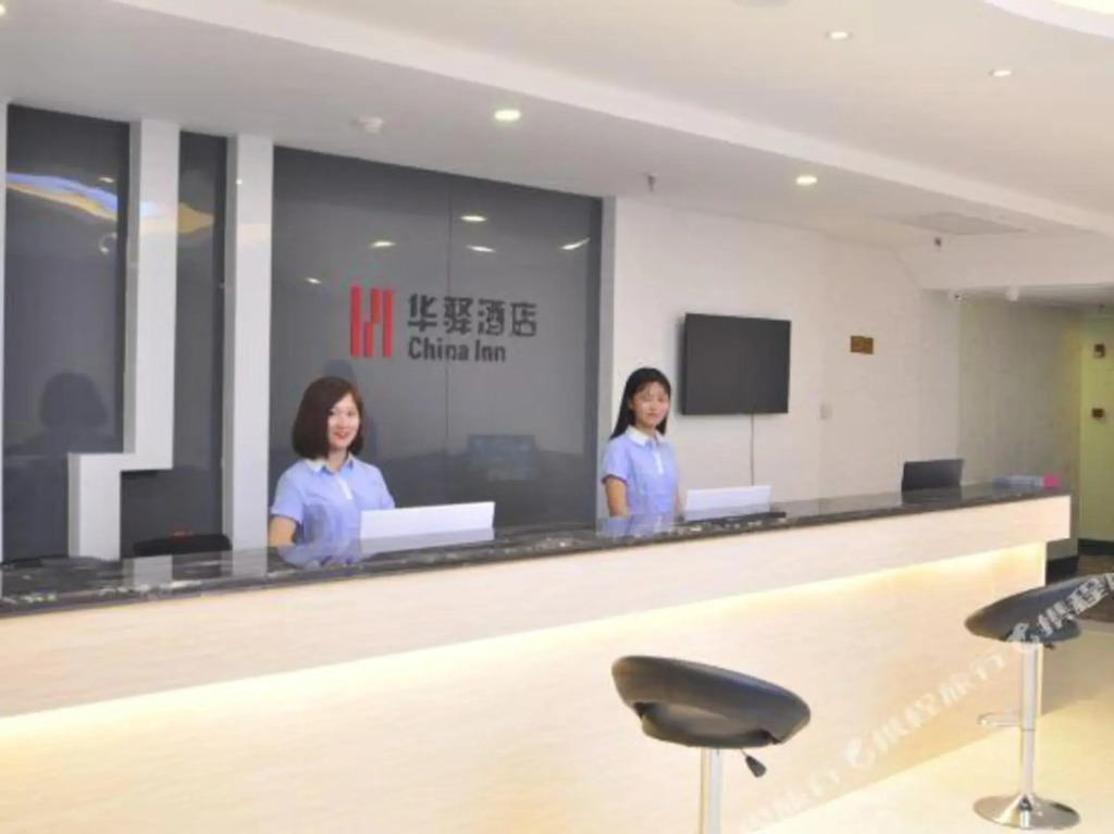 Huayi Hotel (Qingdao Tonghe Road)