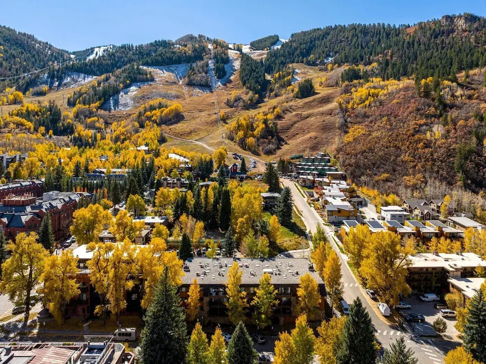 Le Petite Alps l 2BR Condo With Private Patio