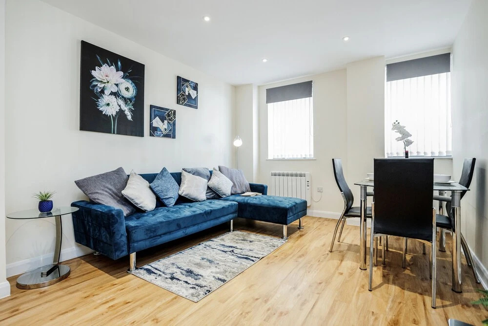 Real - Queens Serviced Apartments