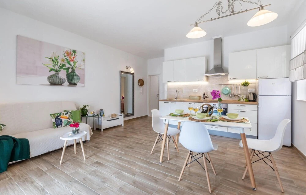 Nice Apartment in Milna With 1 Bedrooms and Wifi