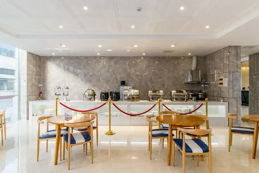 Ease Cloud Hotel