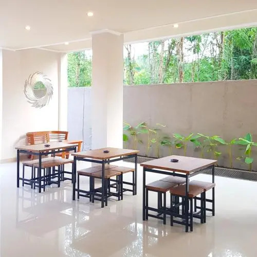 Grand Kuta Hotel Lombok - Pool - 43 inch Google TV - Strong 60Mbps WiFi - New Enhanced Management