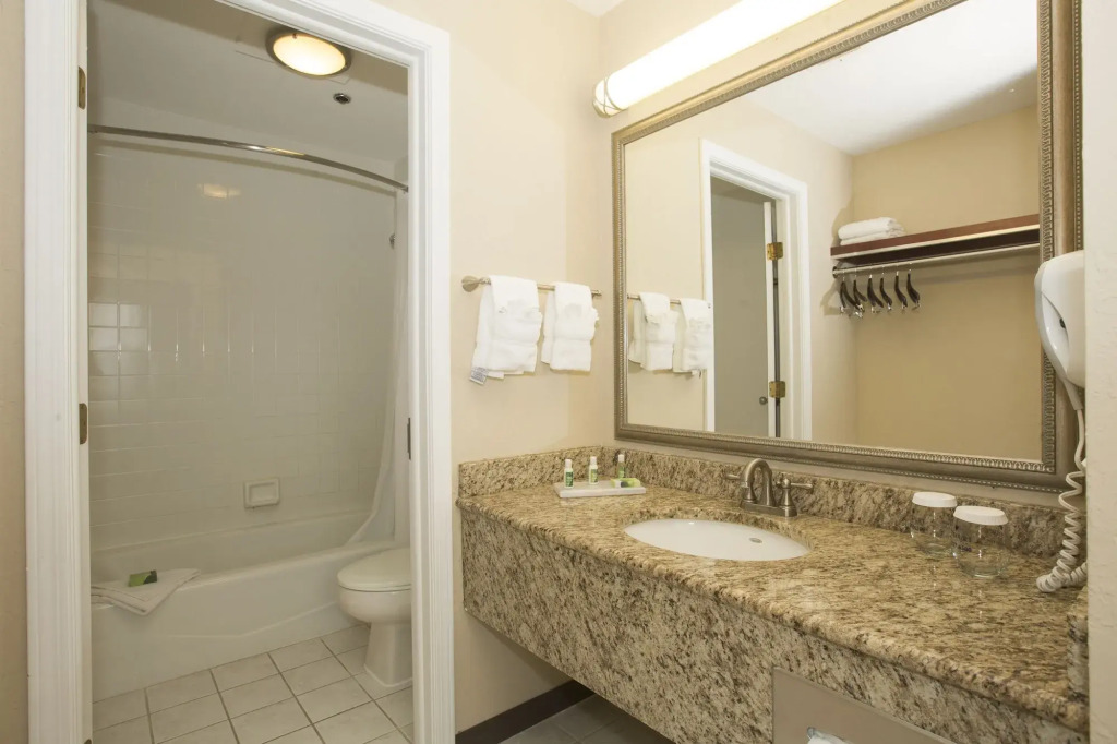 Ivy Court Inn and Suites