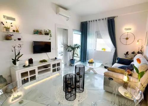 Lovely 1 Bed Apartment with Wi-Fi + Sea Views in Skol Marbella