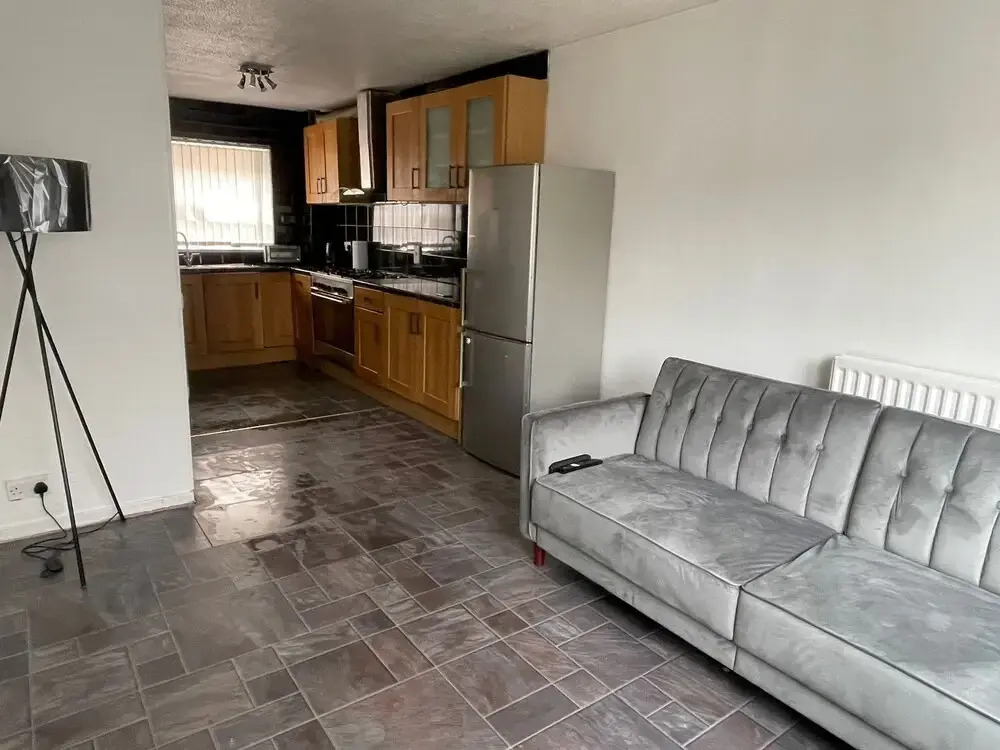 New! 4 Bedroom London House With Garden and Lawn