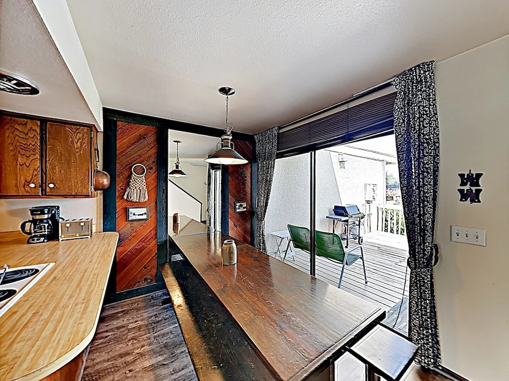 New Listing! Peaceful Villa W/ Loft & 2 Balconies Condo