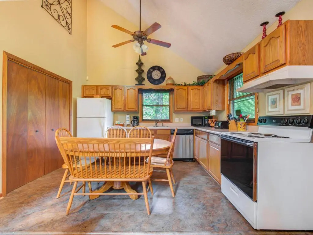 Between Here & There, 3 Bedrooms, Sleeps 6, Views, Hot Tub