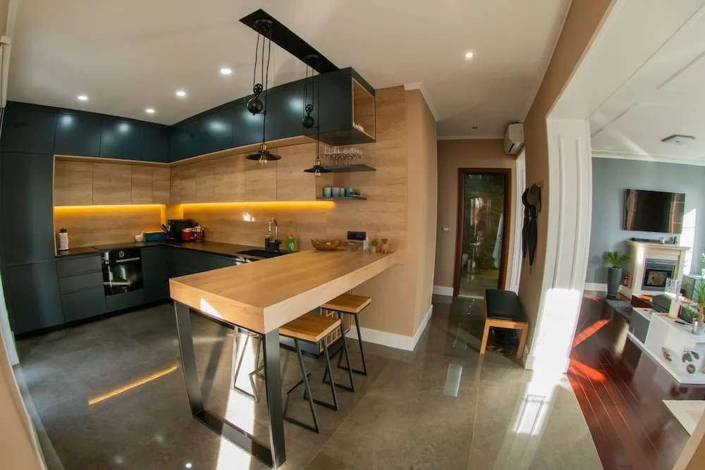 Luxury Apartment Eqanimity