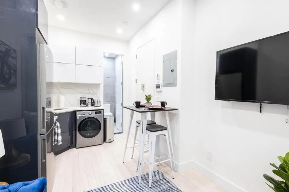317-1a New Modern 1BR W D Walk to Central Park