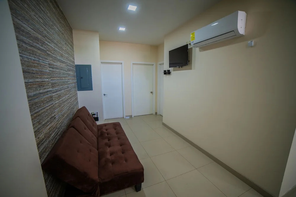 California Comfort & Suites